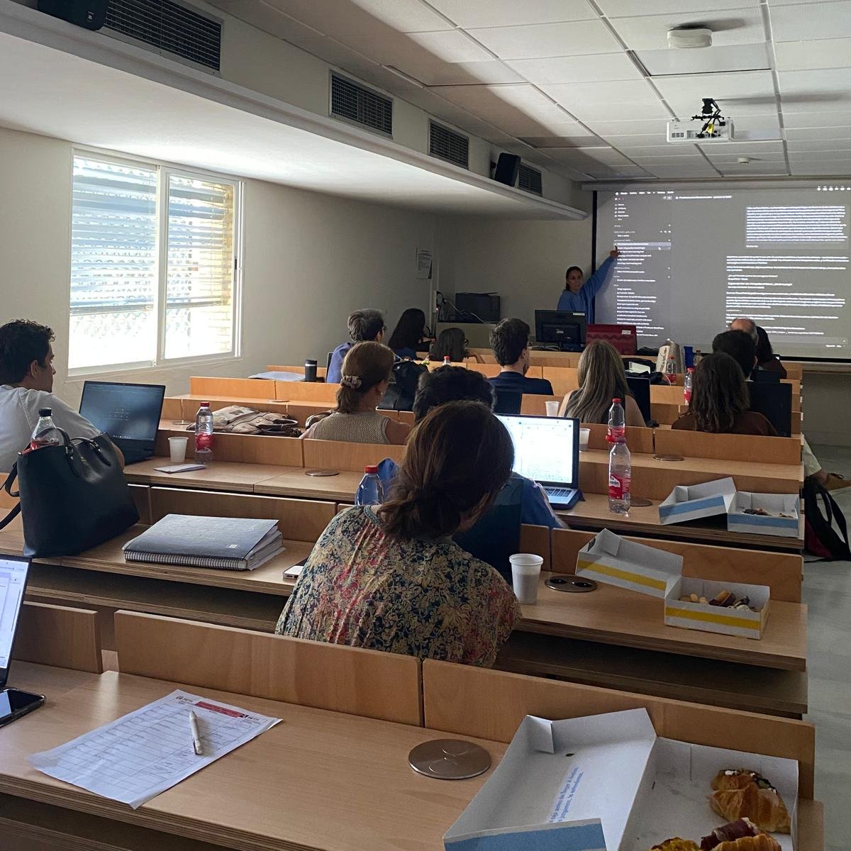 SETH__Oficial's tweet photo. 📸 Ayer celebramos en el @HospitalUVRocio el último taller presencial del Programa Formativo en Inteligencia Artificial #SETHIA ¡Gracias a todos los que nos acompañasteis!
#SETH #FormaciónSETH #InteligenciaArtificial https://t.co/ozQ6jd4vei