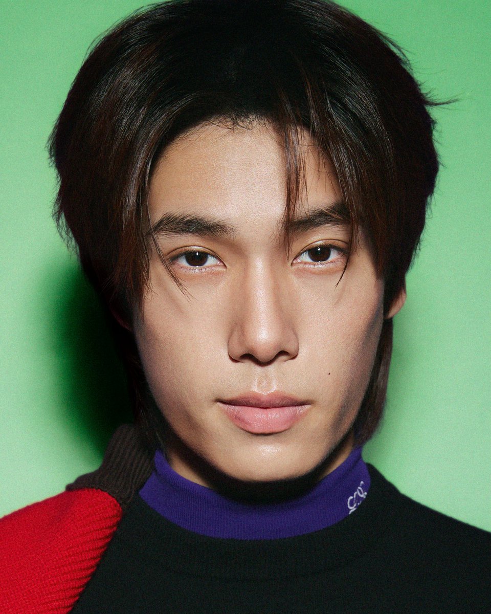 GMMTV's tweet photo. ขอแสดงความยินดีกับ “ภูวินทร์ ตั้งศักดิ์ยืน” ที่ได้รับการแต่งตั้งเป็น Brand Ambassador คนล่าสุดของ LOEWE ภายใต้การนำของสองผู้อำนวยการฝ่ายสร้างสรรค์ Jack McCollough และ Lazaro Hernandez

#LOEWE 
@LoeweOfficial 
#phuwintang
#GMMTV https://t.co/0z6VxC3uk7