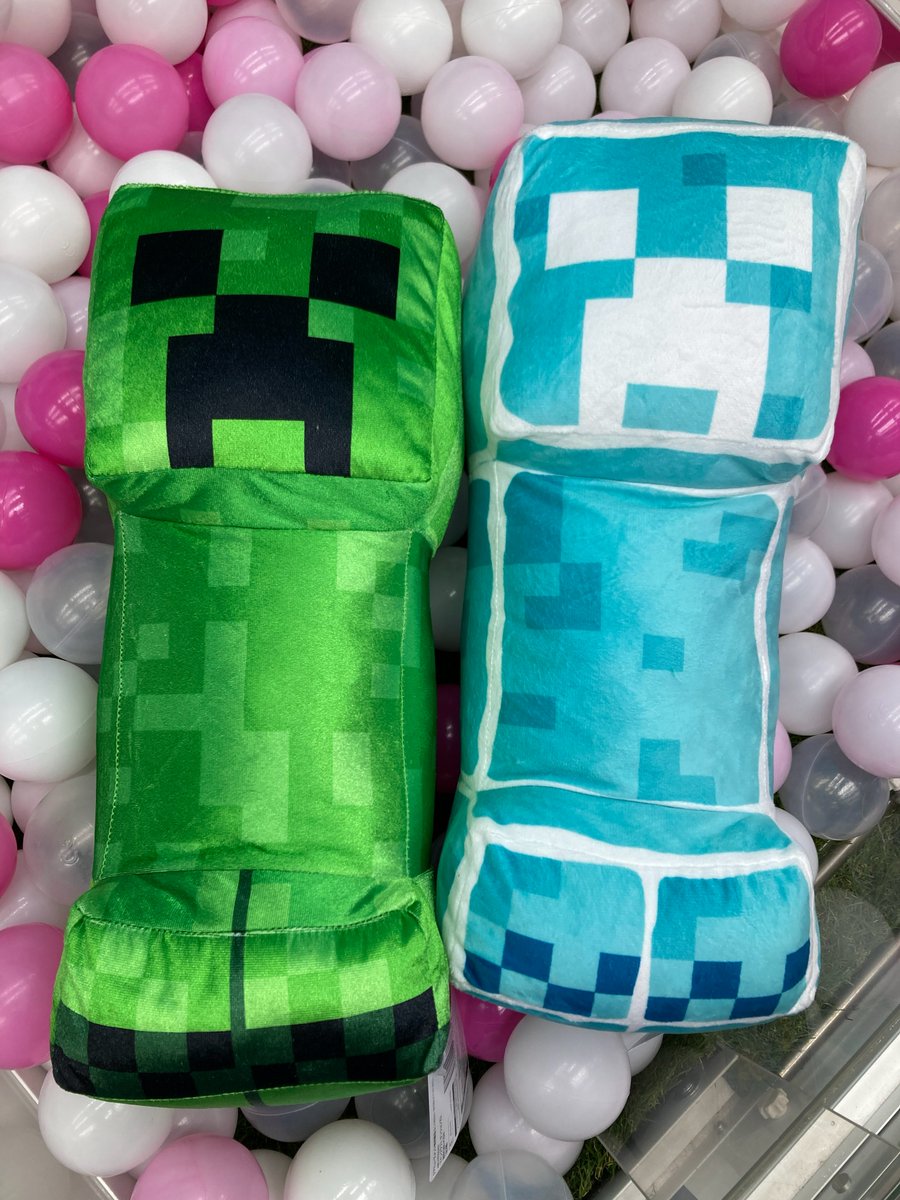 GiGO_Kasai's tweet photo. 【CP情報】

・マインクラフト　ダンジョンズ２　超ＢＩＧぬいぐるみ

こちらの景品は「GiGO限定」となっております‼
また、対象のブースに500円一括ご投入で「ホログラムステッカー」をランダムで1枚プレゼント🎁
ご来店お待ちしております🎵

#マイクラ #minecraftdungeonsII 
#GiGOアリオ葛西 https://t.co/B5RqbCVfGX