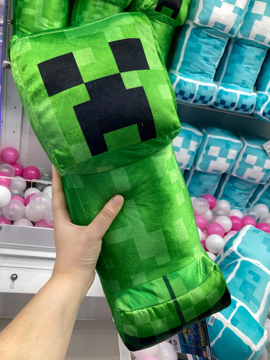 GiGO_Kasai's tweet photo. 【CP情報】

・マインクラフト　ダンジョンズ２　超ＢＩＧぬいぐるみ

こちらの景品は「GiGO限定」となっております‼
また、対象のブースに500円一括ご投入で「ホログラムステッカー」をランダムで1枚プレゼント🎁
ご来店お待ちしております🎵

#マイクラ #minecraftdungeonsII 
#GiGOアリオ葛西 https://t.co/B5RqbCVfGX