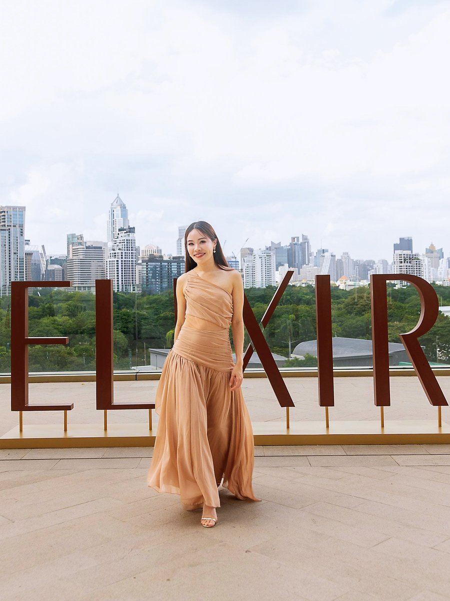 PabloWerbeqe's tweet photo. Youthful-looking skin is not just about fewer wrinkles—it also needs to look firm and resilient. One thing I’ve focused on more in my 40s is sagging and the loss of skin elasticity. NEW! ELIXIR Total V Firming Cream

Featuring ELIXIR’s exclusive https://t.co/np6WcKgNEV