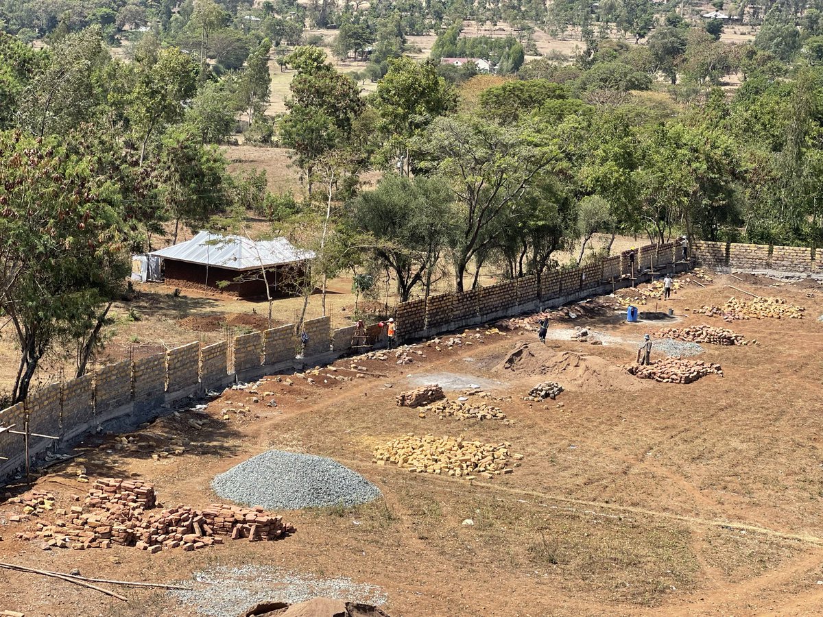 Debco_Construct's tweet photo. 🛰️ Aerial perspective highlights site developments at Kendu Bay, Homa Bay County for our perimeter wall construction🧱
#DebcoConstructionLimited #BrillianceBuilding #KenduBay #HomaBayCounty #PerimeterWall #CivilEngineering #MasonryWalling #SiteProgress #SiteUpdates #BoundaryWall https://t.co/ocnHnbJXVk