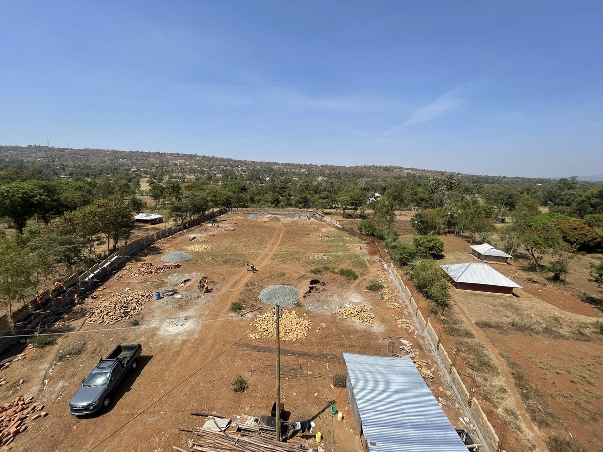 Debco_Construct's tweet photo. 🛰️ Aerial perspective highlights site developments at Kendu Bay, Homa Bay County for our perimeter wall construction🧱
#DebcoConstructionLimited #BrillianceBuilding #KenduBay #HomaBayCounty #PerimeterWall #CivilEngineering #MasonryWalling #SiteProgress #SiteUpdates #BoundaryWall https://t.co/ocnHnbJXVk