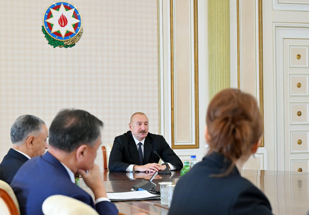 YAP_1992's tweet photo. Prezident İlham Əliyev TDT-yə üzv ölkələrin təhlükəsizlik üzrə rəhbər şəxslərini qəbul edib.

https://t.co/l0ZQGNvGMA https://t.co/bXJakJ5p8L