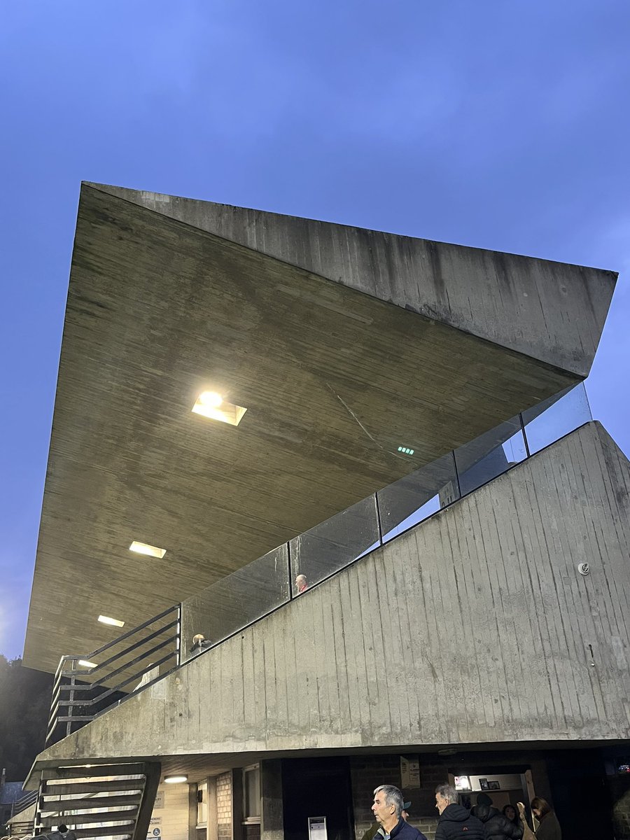 doncasterblues1's tweet photo. The absolute king of #GroundHopping is 100% the brutalist listed stand at @fairydeanrovers we visited for the evening defeat to @BonnyriggRose in an entertaining @OfficialSLFL fixture 🏴󠁧󠁢󠁳󠁣󠁴󠁿 https://t.co/QuKbGwzXEL