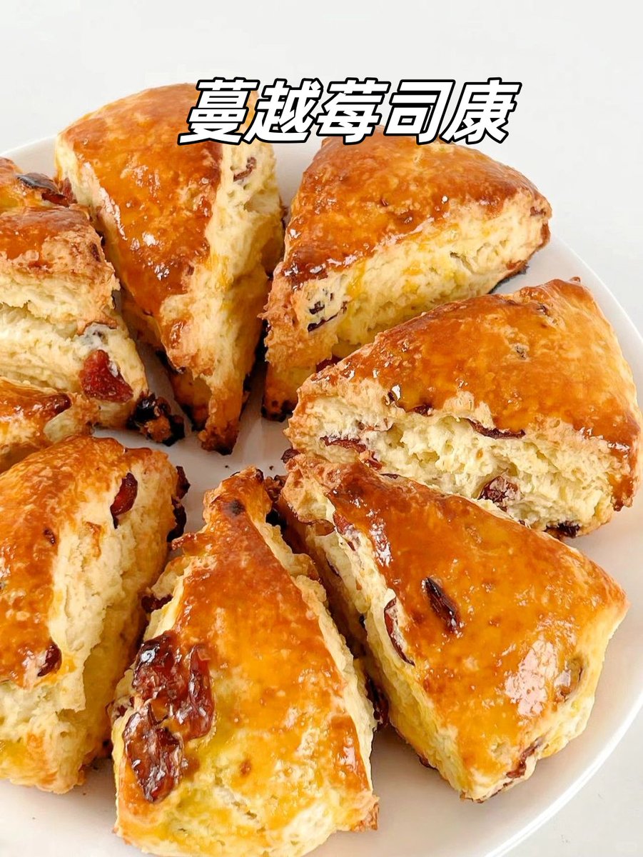 mothz891129's tweet photo. Just pulled my warm, buttery vanilla scones out of the oven—golden edges, crumbly texture, and the sweetest scent filling the kitchen. Best weekend 1-hour bake win ever! https://t.co/pGnIBqAXr5