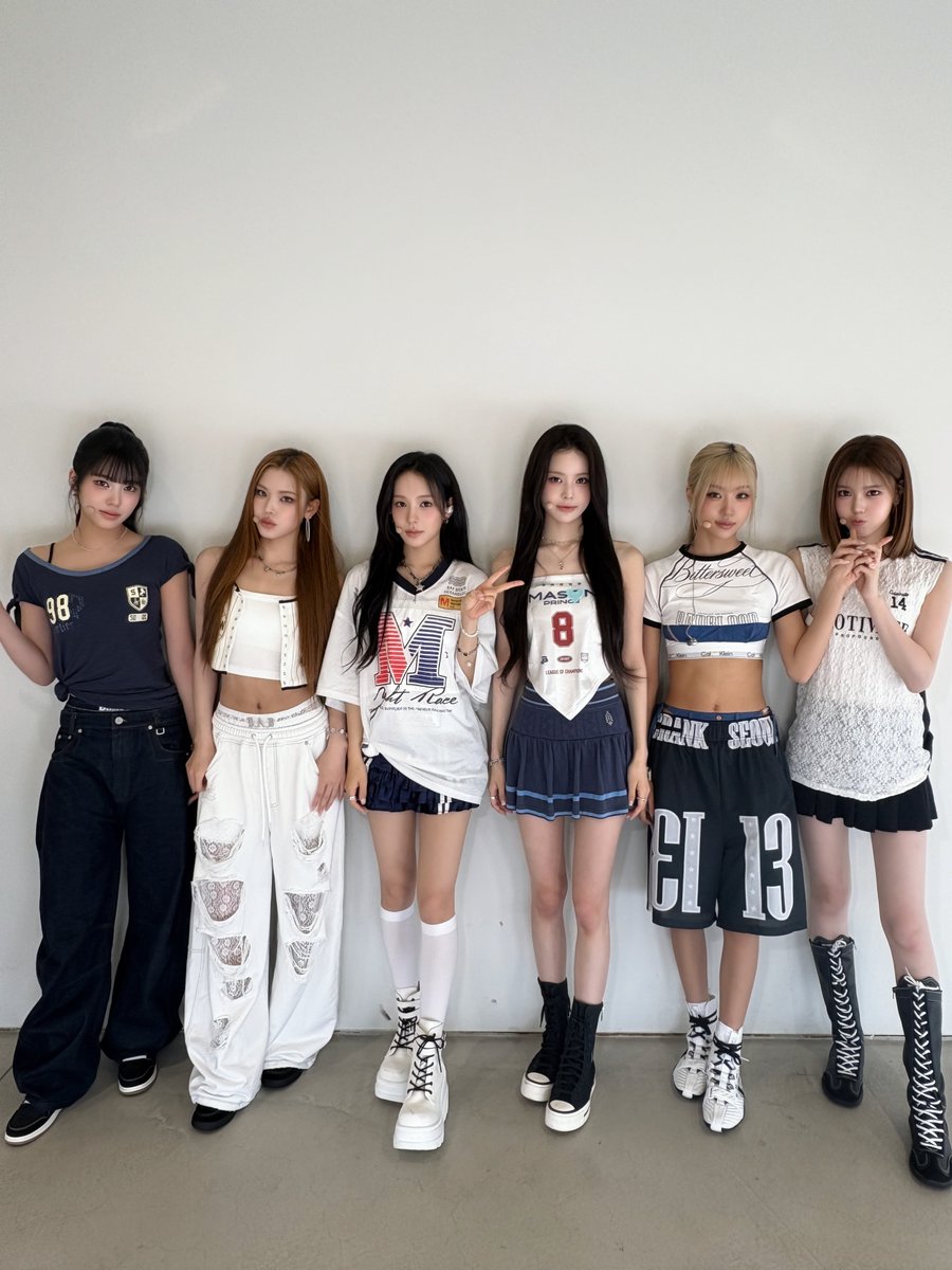 izna_offcl_jp's tweet photo. [iznaPIC_JP📷] 

2026.09.18
📺日テレ系「バズリズム02」

ご覧いただきありがとうございました🌟
地上波初披露「DUMB HOT!」のパフォーマンスはいかがでしたか？
是非コメントで感想を教えてくださいね❤️‍🔥

💿izna JAPAN 1st MINI ALBUM 『HANDLE WITH CARE』
🎧 https://t.co/eeKnQPQbmh 

@BUZZRHYTHM_NTV 
#バズリズム
#izna #DUMB_HOT 
#izna_JAPANDEBUT 
#HANDLEWITHCARE #izna_HANDLEWITHCARE