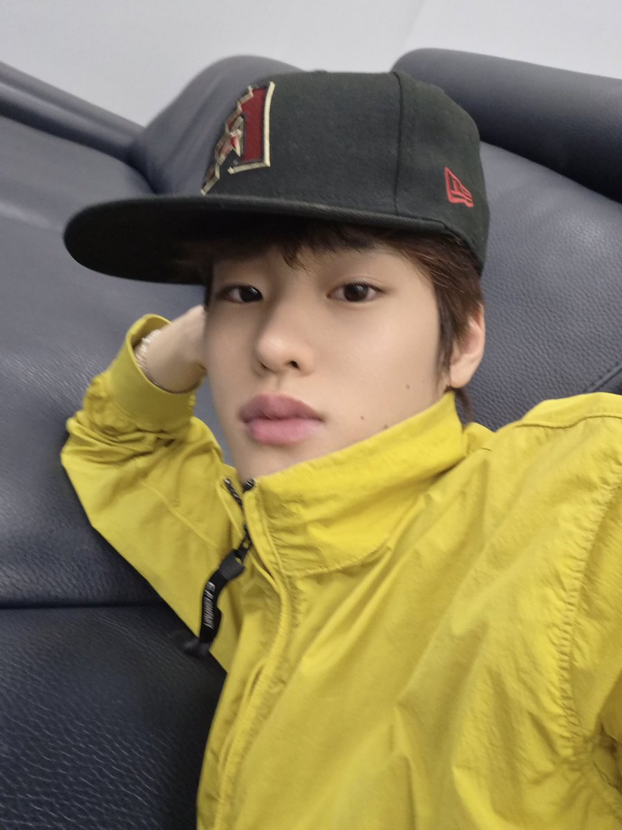 thglehowl's tweet photo. 소히 걍 순수하게 이렇게 입는거 좋아해서 입고다녔는데 
끼끼컴퍼니,끼에라: 소희님 저희 모델이 되어주세요 https://t.co/uqpcJPLGER