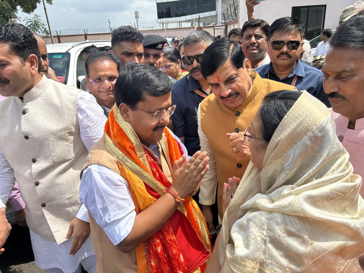 GaurMalini's tweet photo. भारतीय जनता पार्टी के राष्ट्रीय अध्यक्ष श्री नितिन नबीन जी का माँ अहिल्या की पावन धरा, देश के सबसे स्वच्छ शहर इंदौर में हार्दिक स्वागत, वंदन, अभिनंदन!
@NitinNabin @DrMohanYadav51 @Hkhandelwal1964 @BJP4India @BJP4MP https://t.co/I312WdHePt