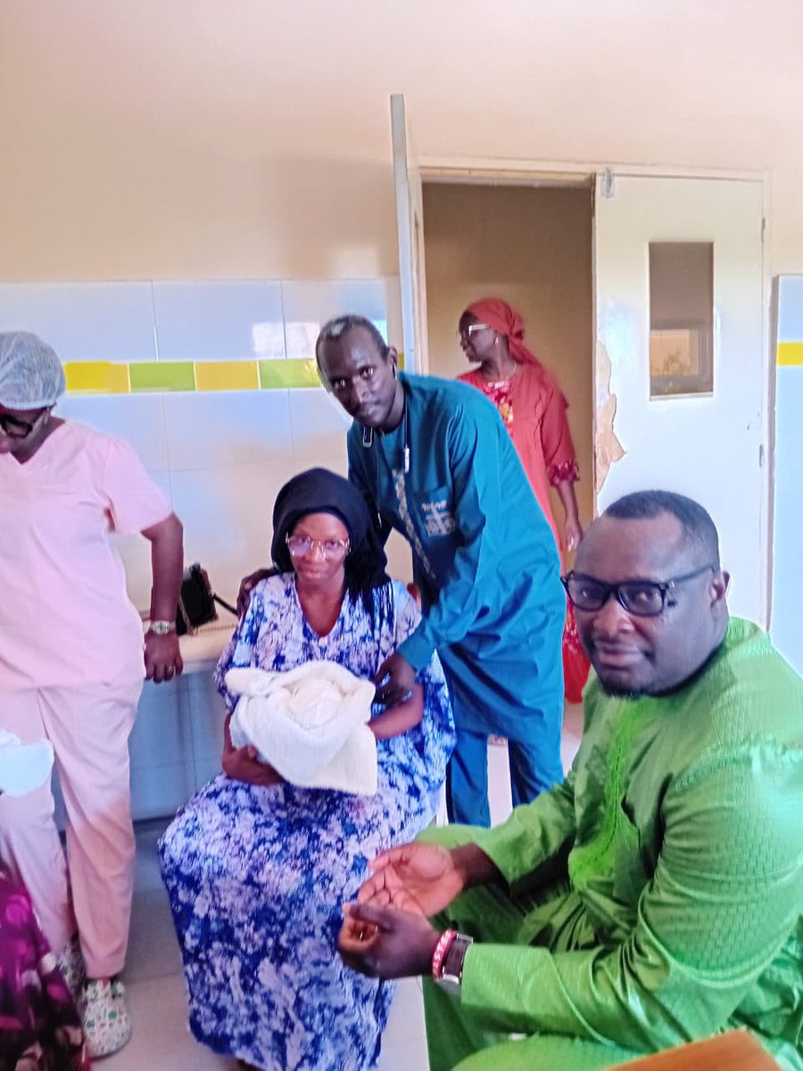 amadoucherif75's tweet photo. 𝐌𝐨𝐧 𝐩𝐫𝐞𝐦𝐢𝐞𝐫 « 𝐭𝐮𝐫𝐞𝐧𝐝𝐨 » 𝐝𝐚𝐧𝐬 𝐥𝐞 𝐏𝐫𝐨𝐣𝐞𝐭
Mactar SALL, heureux papa de jumeaux, m’a fait l’honneur de donner mon prénom à l’un des nouveaux-nés.

Ce geste du militant infatigable de Pastef Mbao, ayant séjourné en prison pour ses convictions politiques, me va droit au cœur. Il résulte d’une relation établie durant les années de braises et entretenue par nos soins.

À ce frère singulier, j’exprime ici ma profonde reconnaissance pour cette marque d’estime. Qu’Allah, le Tout-Puissant, bénisse la vie des jumeaux Amadou Chérif et Mohamed SALL. Amine.

#amadouchérifdiouf #Sénégal #Pastef