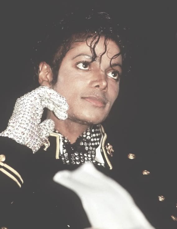 Sm00thCriminal_'s tweet photo. Hii! #MJtwt 💌 it's been so long since I've been active on this account. I'm happy to say that I am making a comeback!

I am looking for new MJ stans to follow! let's be friends 🤍

#MichaelJackson #MJ #Moonwalker #Michael #MJstan https://t.co/KR4wa4WOVF