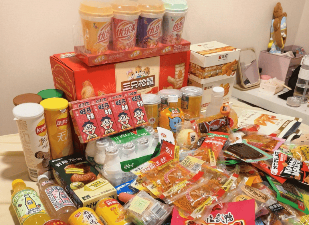elerp728819's tweet photo. Just spent this weekend packing care kits for unhoused neighbors in downtown! Handed out 50 warm blankets, snacks and handwritten notes—small acts make big differences. Grateful for this warm vibe with awesome volunteers. https://t.co/S8G6nBNFkS