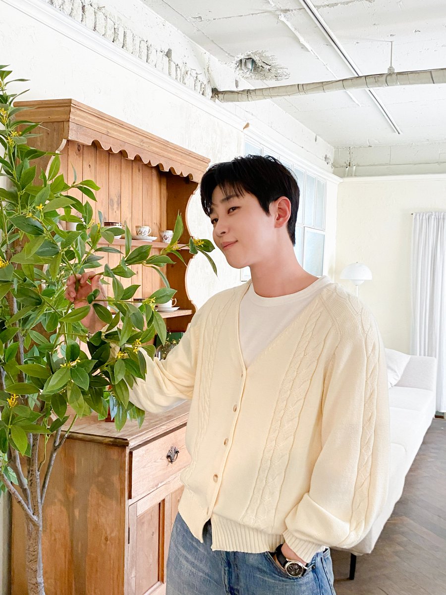 superbellcom's tweet photo. 단 하나의 단서도 놓치지 않는 최강 형사🕵️‍♂️들의 사건 일지!📒
햄찌🐹 MC #딘딘 과 함께하는  #용감한형사들 은 잠시 후 9:50PM⏰ #E채널 에서 본방사수 필수����

#DINDIN #슈퍼벨컴퍼니 #superbellcompany #superbell #SBC https://t.co/eiJZgxGoVG