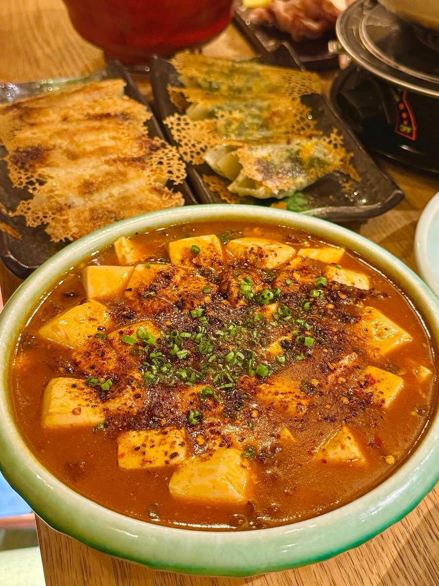 eagle828802's tweet photo. [It’s 2am at the tiny street corner izakaya. Sizzling gyoza, warm sake, and quiet laughter—every lonely soul finds a little space here.]， https://t.co/dZyj94FpMy