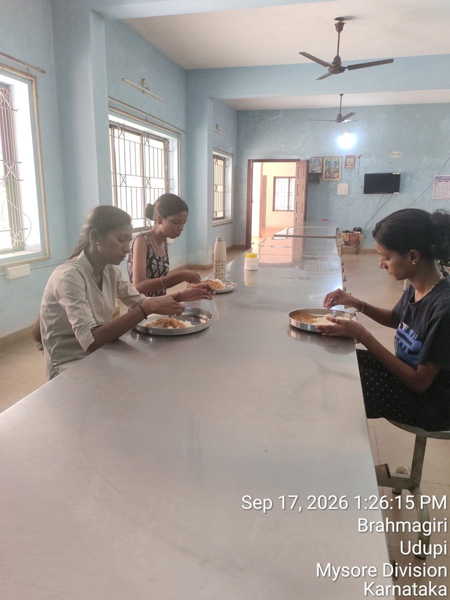DBRGTUdupi's tweet photo. Lunch 
17-09-26
#SocialAudit_SWDMeals #SocialWelfare_Karnataka https://t.co/SGXZaxzfyb