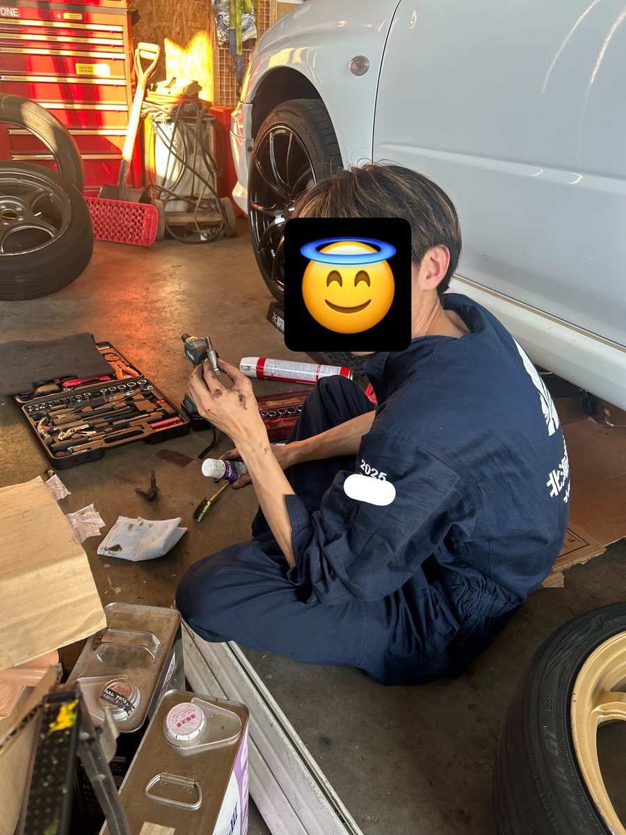 hus_mscdo's tweet photo. 自動車部最高の瞬間
ネジ山潰れたボルトと全く同じものが床に落ちている https://t.co/H1BVrsw5Ww