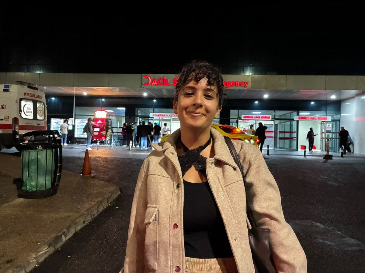 saryatoprakk's tweet photo. Selamlar herkese,
Baştan sona hukuksuz ve usulsüz gözaltı sürecim dün 105 kişi ile birlikte sona erdi. Ben iyiyim fakat çıkar çıkmaz Tuğba Tekerek ve birçok LGBTİ+ aktivistinin tutuklandığını görmek hukuksuzluk silsilesinin artarak devam edeceğini gösterdi maalesef... Herkese sevgiler🫂