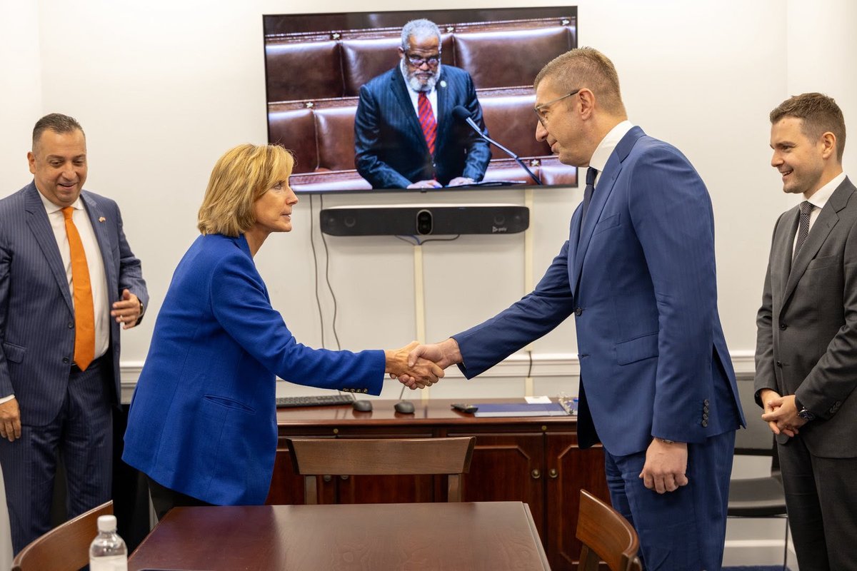 VladaMK's tweet photo. Мицкоски од САД: Нови можности за инвестиции и продлабочување на стратешкото партнерство ⬇️

🔗https://t.co/qHm4g93OIo https://t.co/QWURciDTWn