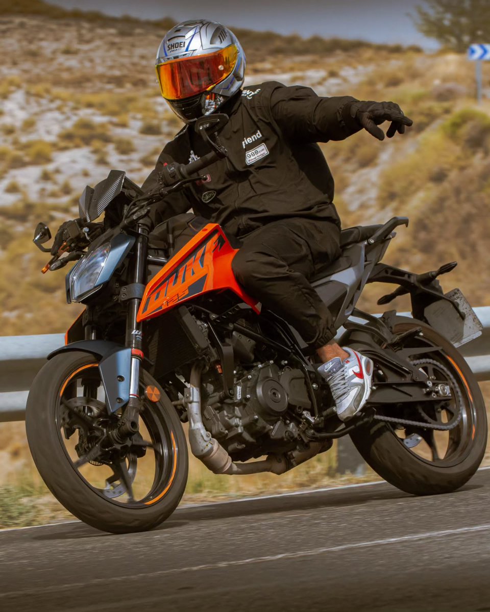 VincentForq0va's tweet photo. Tomorrow, photos! Sunday the 13th at km 17 of the M311, between Chinchón and Morata de Tajuña. Ride carefully and keep a safe distance. Follow the bearded photographer for photos! https://t.co/SuZaHBBmQk