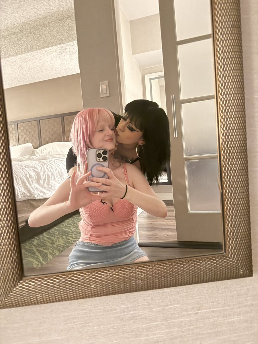 keeblerelfs's tweet photo. emo lesbian behavior https://t.co/scH0hwDnGq