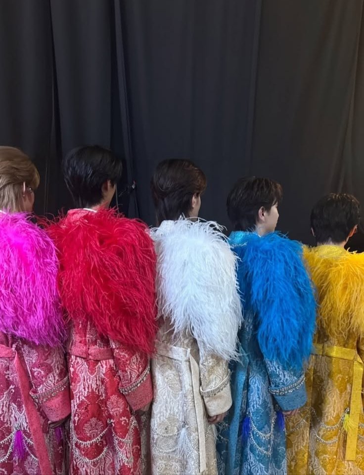 Milk_fc_jp's tweet photo. 【速報】

まもなく重大発表があります。しばらくお待ちください。

引き続きM!LK!への応援をお願いします！🎉✨

#MILK https://t.co/aaS6kaXQar
