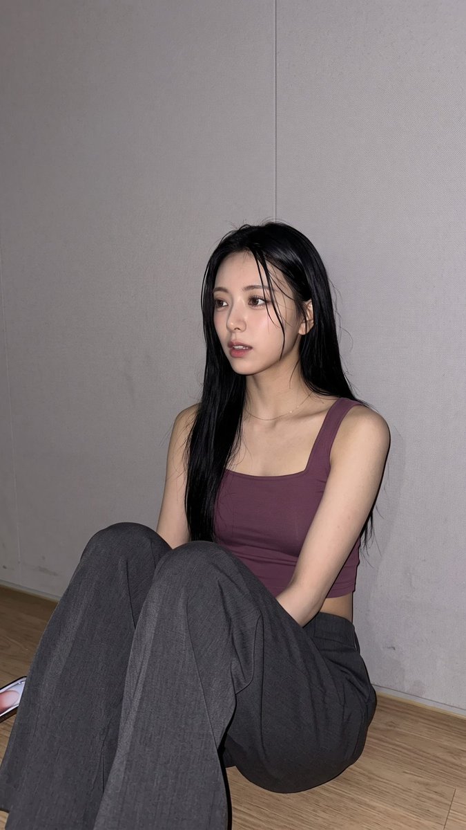 hellothisisseoa's tweet photo. 연습실 들어가기 전 -> 후 🫠

#SEOA #서아 https://t.co/AsX4vaZFYa