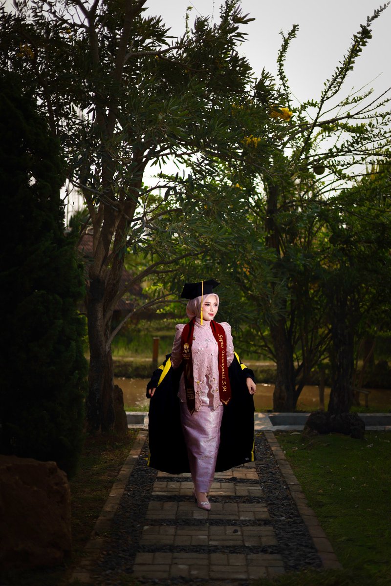 Septdamny_'s tweet photo. Grad moment 🎓✨ https://t.co/64nY2rlz3T