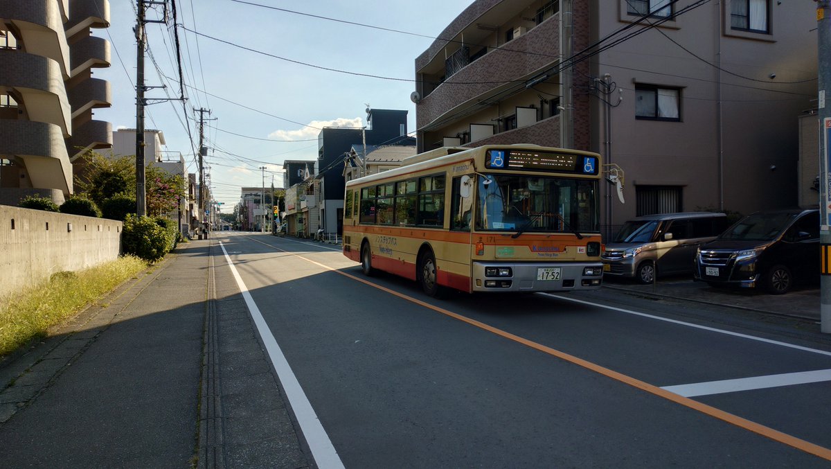 axis_sagamihara's tweet photo. 今日はあくしすの帰り道に西工ボディーの神奈中バスとすれ違いました。
乗れたらラッキーですね!
ちなみにあんびーに勤めてる時は毎週往復でバスに乗っていましたが、この西工ボディーには数えるほどしか乗っていません。 https://t.co/AavVvp7Jww