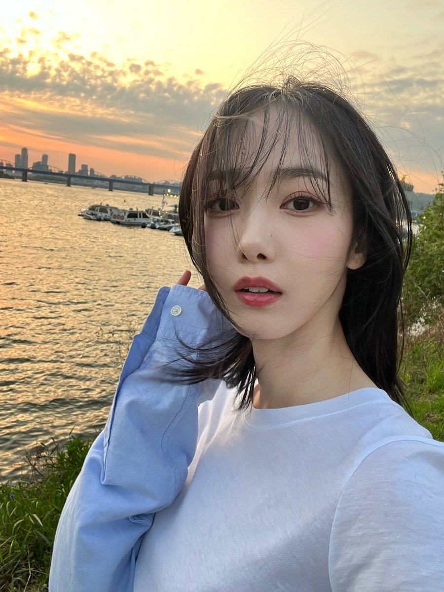 SINBslast's tweet photo. Kalian habis ngapain aja hari iniii? TMI, aku habis jalan-jalan aja dikasih bunga cantik terus tiba-tiba terlintas Sorrowful Reunion Was Inevitable Living an illusion Oh we were so compatible And I miss all the X and Os Do you regret the path you chose? https://t.co/X3gdlRVVQM