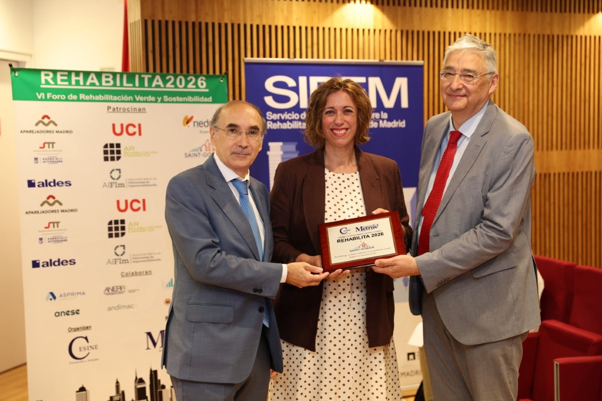 SaintGobainES's tweet photo. 🏆 Ayer estuvimos en Rehabilita 2026. Mariluz Jimeno abordó la economía circular en rehabilitación con “(RE)Circula”, y Penélope González de la Peña recogió el Premio Rehabilita 2026. Seguimos impulsando edificios más eficientes y sostenibles.

#MakingTheWorldABetterHome https://t.co/nDxZYczKhy