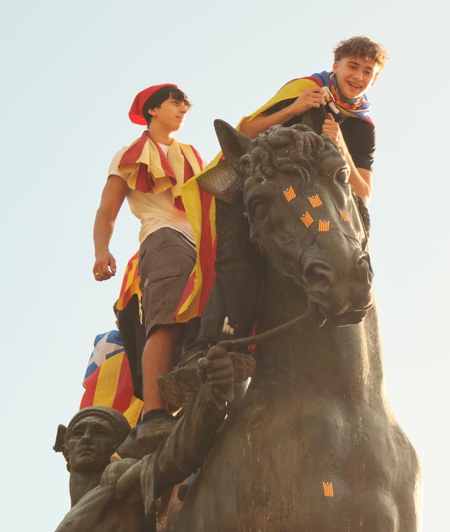 marcelrebo's tweet photo. Imatges amb +1000 d'aura de la passada Diada Nacional de Catalunya.

Via @PalpitationNo2905 a Reddit. https://t.co/qNBCFoYEl4