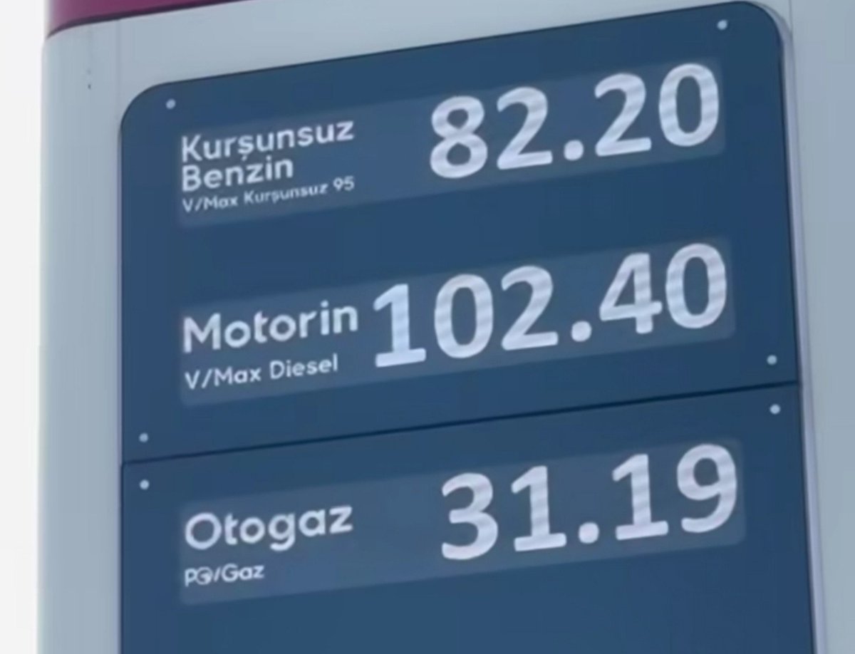 nocontexttvan's tweet photo. Sürekli çukurlu yollardan ve trafikten şikâyetçiydik. Devlet aklı buna da bir çözüm buldu. https://t.co/gvRixu0xgn