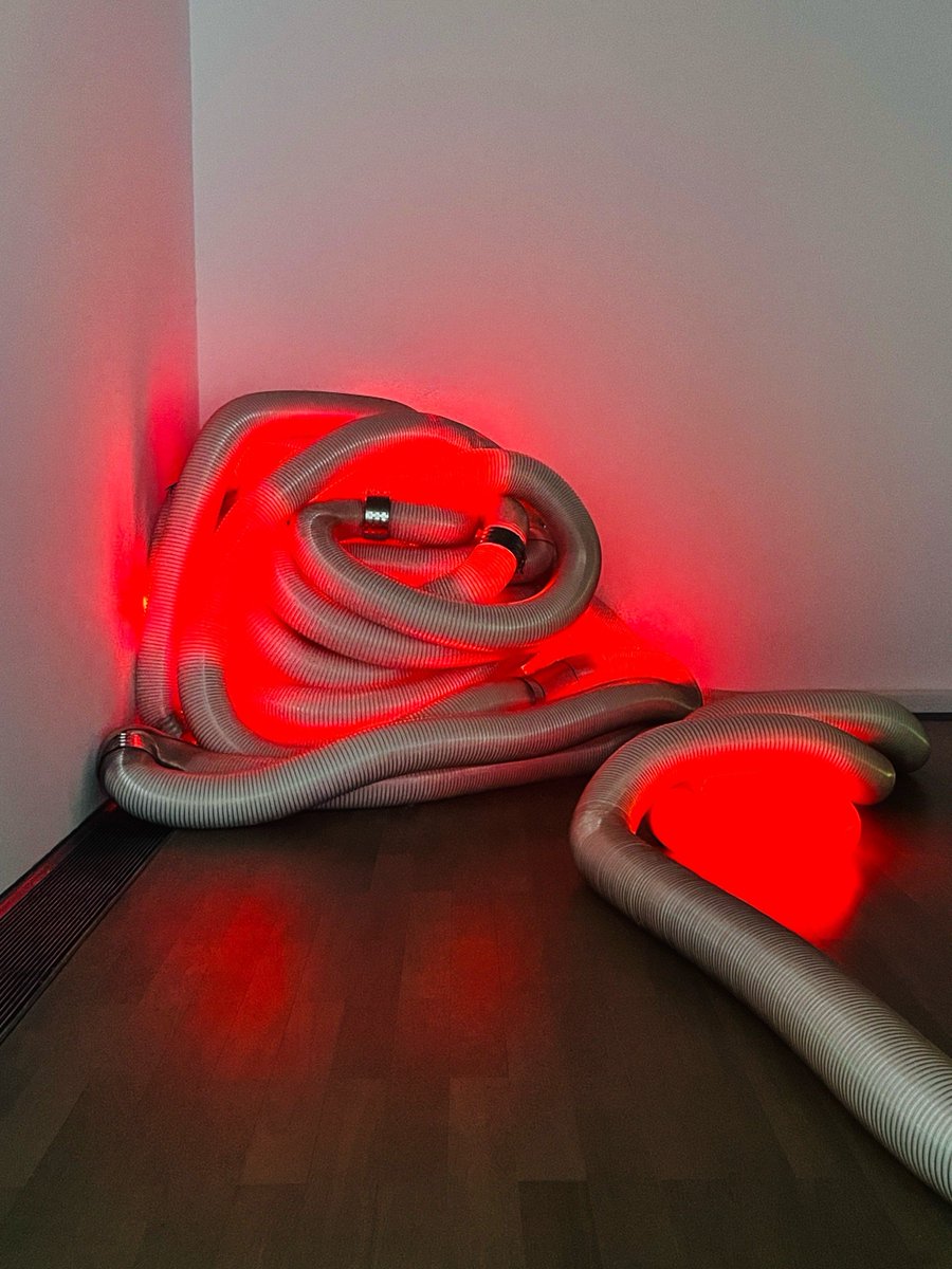 velvq104982's tweet photo. Immerse in tactile art at tonight’s pop-up—rubberized installations shift shape, sound ties each piece. Come feel creativity, not just see it. https://t.co/yRwCD5eZ9d