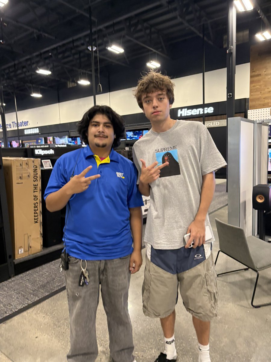 sotoskatex's tweet photo. W laiys L cameraman https://t.co/oDxP5rl6JI