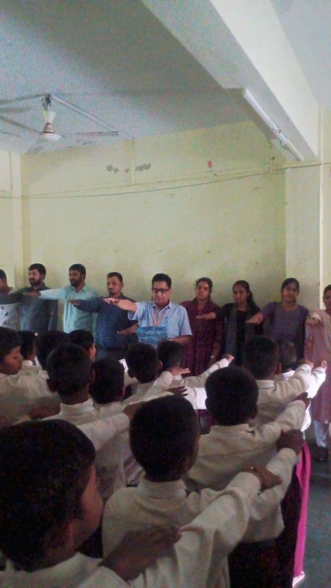 emrsdnh's tweet photo. 🧹 स्वच्छता ही सेवा अभियान 🧹

PM SHRI Eklavya Model Residential School, Shelti में स्वच्छता शपथ लेकर स्वच्छ और स्वस्थ भारत के निर्माण में योगदान का संकल्प लिया गया।

स्वच्छता हमारी जिम्मेदारी, स्वच्छ भारत हमारी पहचान। 🇮🇳

 SwachhBharat #SwachhVidyalaya #EMRS  @NESTSHQ https://t.co/hb7Lgo9mfX