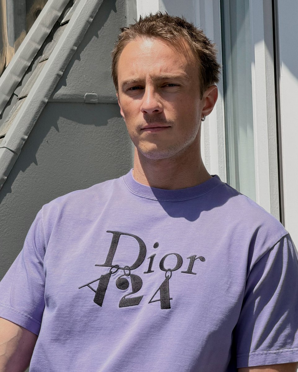 Dior's tweet photo. Dior meets A24. A new creative partnership bringing together film, fashion and theatre.

Featuring Anya Taylor-Joy, Paul Anthony Kelly, Nadia Terezskiewicz and Drew Starkey.

More https://t.co/cIY8seHxb3

#DiorA24 https://t.co/9Ly9JFuMTs