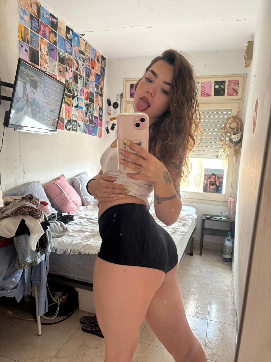 Joannavya's tweet photo. Heyyy 🖤 https://t.co/mGOCm1ZiXU
