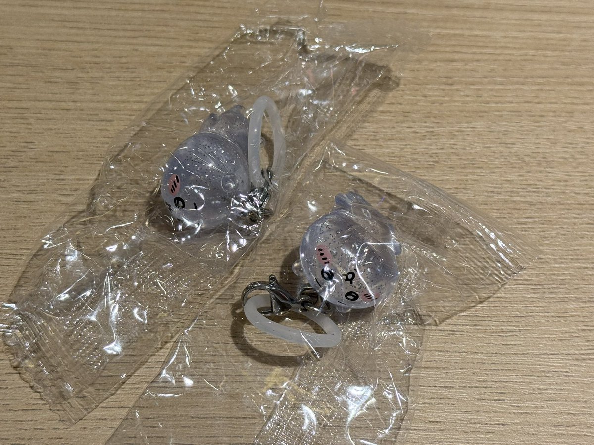 kukmtwa's tweet photo. 【交換】ちいかわパーク まめまめフィギュアチャームマーカー めじるし 入場特典

【譲】ちいかわ×2
【求】うさぎ,ハチワレ

現在パークから出て、ちいかわレストランにいますが、本日中サンシャインまたは池袋駅周辺で交換できる方を探しています。
お気軽にお声がけください。 https://t.co/QIYx9MFXxd