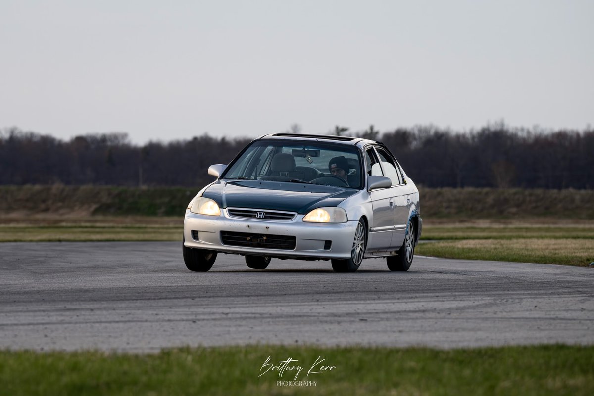 IsrealVillvv8j's tweet photo. Sunsets and sideways cars at TMP Cayuga. https://t.co/aoBSL2LU1g