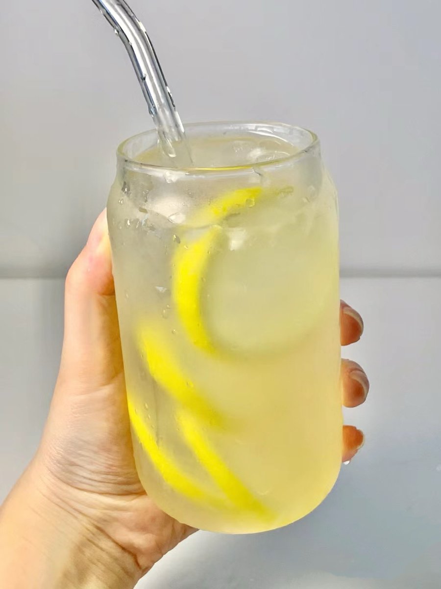 ettyz384890's tweet photo. [Beat the heat with 1-min iced lemon honey tea! Squeeze 1 lemon wedge into cold water, add a spoon of raw honey, stir and done. Refreshing u0026 sugar-free optional. ]， https://t.co/cwwuqw3YOT