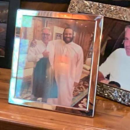 shaunking's tweet photo. It’s not AI. 

This photo of MBS and Jeffrey Epstein was literally on Epstein’s bedside table when he was arrested.

The photo was taken in Saudi Arabia in 2016.

TEN YEARS AGO.

Epstein was already a convicted pedophile when the photo was taken. 

What were they so happy about? https://t.co/aJI7HlsP4y