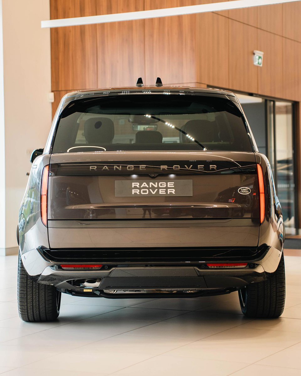 KiethWobblhuh's tweet photo. LOOK AT MY ARSE! This spec is sparking debate in the comments. EPISODE LIVE NOW IN BIO! Subscribe. Big thanks to @guysalmon, JLR, @sytnerjaguarlandrover, SVO https://t.co/HlUib7vOfY