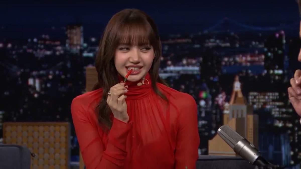 lalisamgger's tweet photo. Only thing that comes to my mind is the word “Thank you” since she said it on the beginning https://t.co/S8bugzfe3F