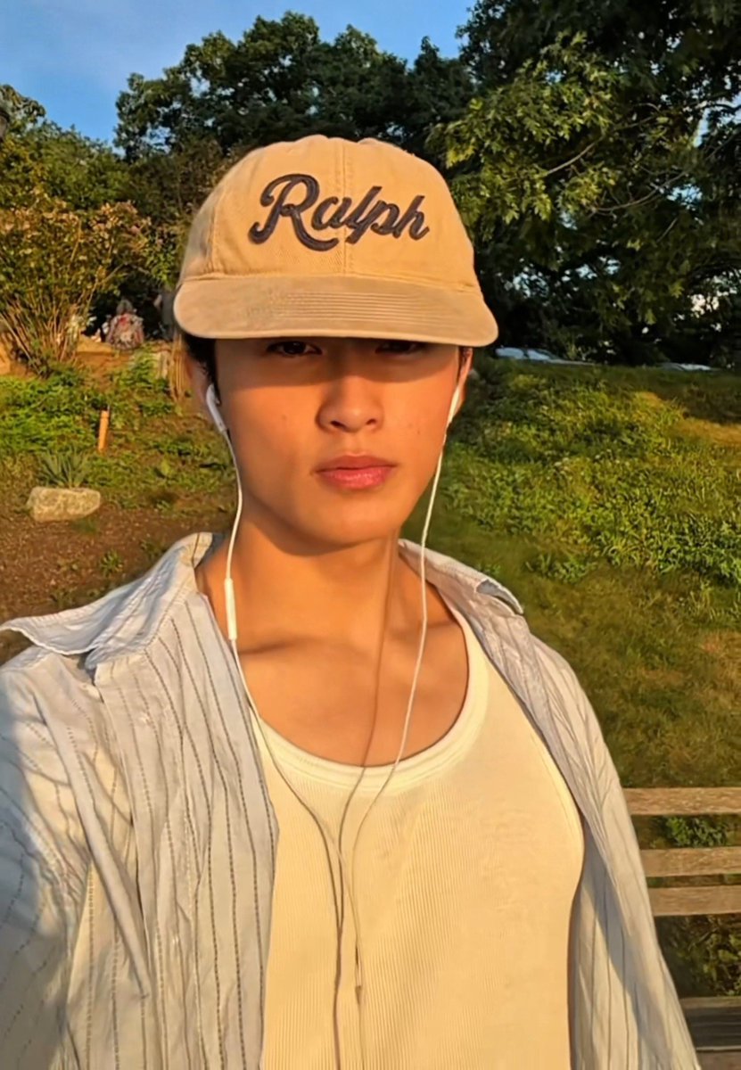 joyfularchives's tweet photo. the sun kissed him so beautifully ☀️🥹 https://t.co/1hW1yb16oY