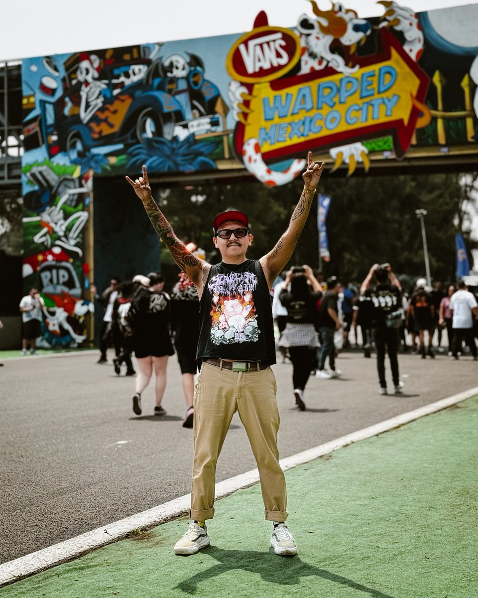 nosoyelchamuco's tweet photo. Cómo se supera este Vans Warped Tour?
Días de olvidarse de todo y sentirse un poco más joven. 🦇🖤 https://t.co/0bPLrbuMjG