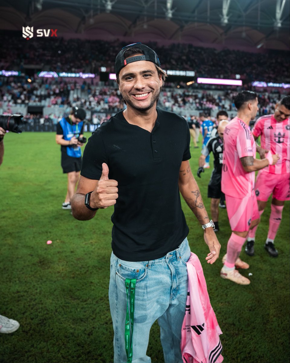 SOLOVENEX_'s tweet photo. Epa, 𝑻𝒆𝒍𝒂𝒔. Fotico ahí, pues. 📸🥇🇻🇪

Los 𝒄𝒂𝒎𝒑𝒆𝒐𝒏𝒆𝒔 siempre ríen en el lente de 𝙎𝙑𝙓. 

.@telasco7 

📸 • | Carlos Vicent • SVX | 

#SVX / #CampeonesCup https://t.co/NzxSOLEfFO