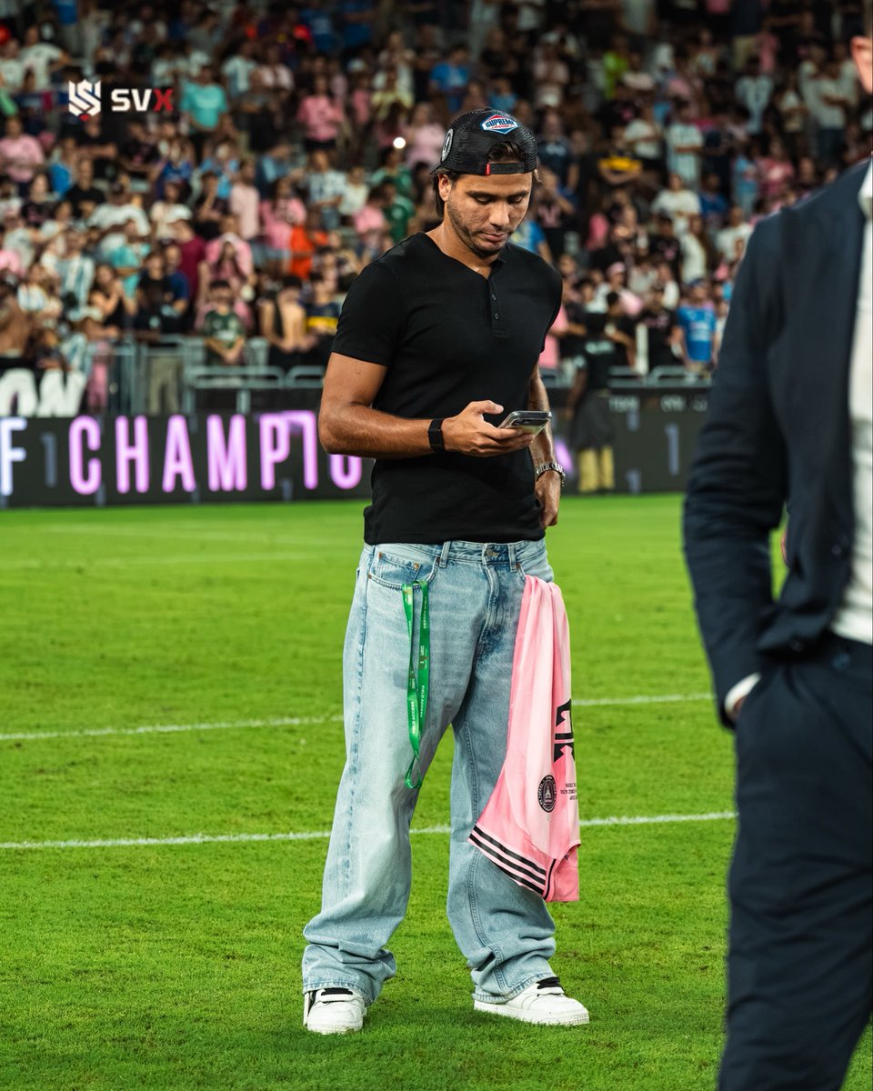 SOLOVENEX_'s tweet photo. Epa, 𝑻𝒆𝒍𝒂𝒔. Fotico ahí, pues. 📸🥇🇻🇪

Los 𝒄𝒂𝒎𝒑𝒆𝒐𝒏𝒆𝒔 siempre ríen en el lente de 𝙎𝙑𝙓. 

.@telasco7 

📸 • | Carlos Vicent • SVX | 

#SVX / #CampeonesCup https://t.co/NzxSOLEfFO
