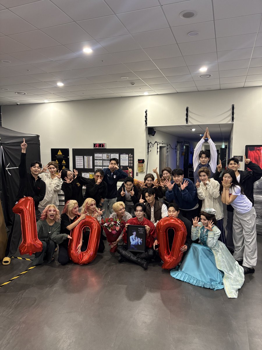 merukirasuke's tweet photo. 하루 늦었지만 내배우님 100회공 너무너무 추카포카♡ 200회, 300회공까지 드큘 맡아주세요 영원히영원히영원히영원한~공연~~~~~~~!!!! https://t.co/fRq42KUvUP