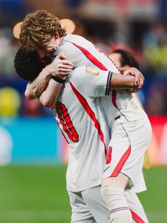 antrusslou's tweet photo. queda poco para volver a esto </3 https://t.co/1a2hJCEZnw