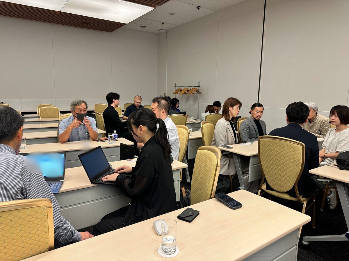 ites_jp's tweet photo. 昨日は #ITES のビジネスサロンに
ご参加ありがとうございました☺️
今回は株式会社エス・ジー営業部山口様より
"SES営業の育成"をテーマについてご講演頂きました!
今後もSES営業の皆様にとって
“持ち帰れる価値ある情報”をお届けできるよう、
全力で取り組んでまいります!
#SES営業と繋がりたい https://t.co/pRPOr6QiNW